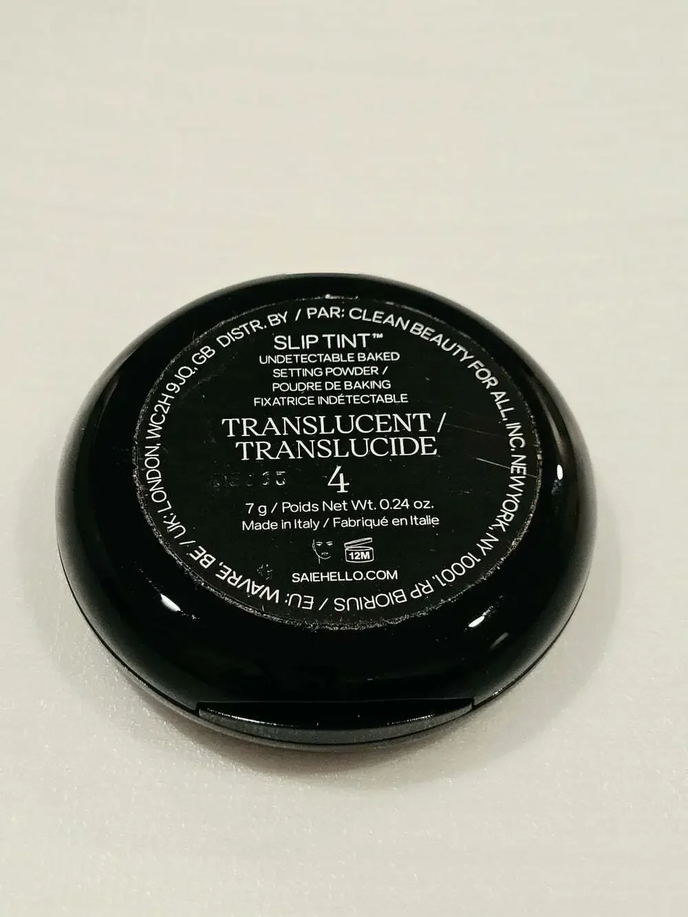 Saie Beauty Slip Tint™ Undetectable Baked Setting Powder  shade Translucent 4.
